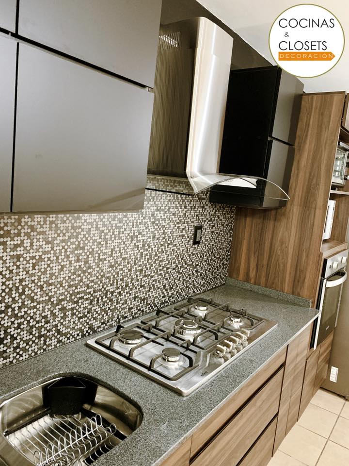 Cocina-Premium-Granito-Gris-Negro-Acrilico-Matt-negro-y-Cafe-durango-con-isla4